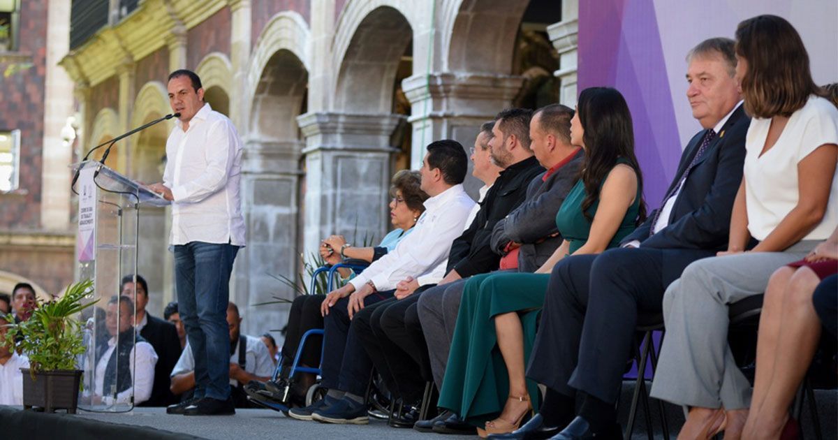 Cuauhtémoc Blanco entrega apoyo a migrantes repatriados