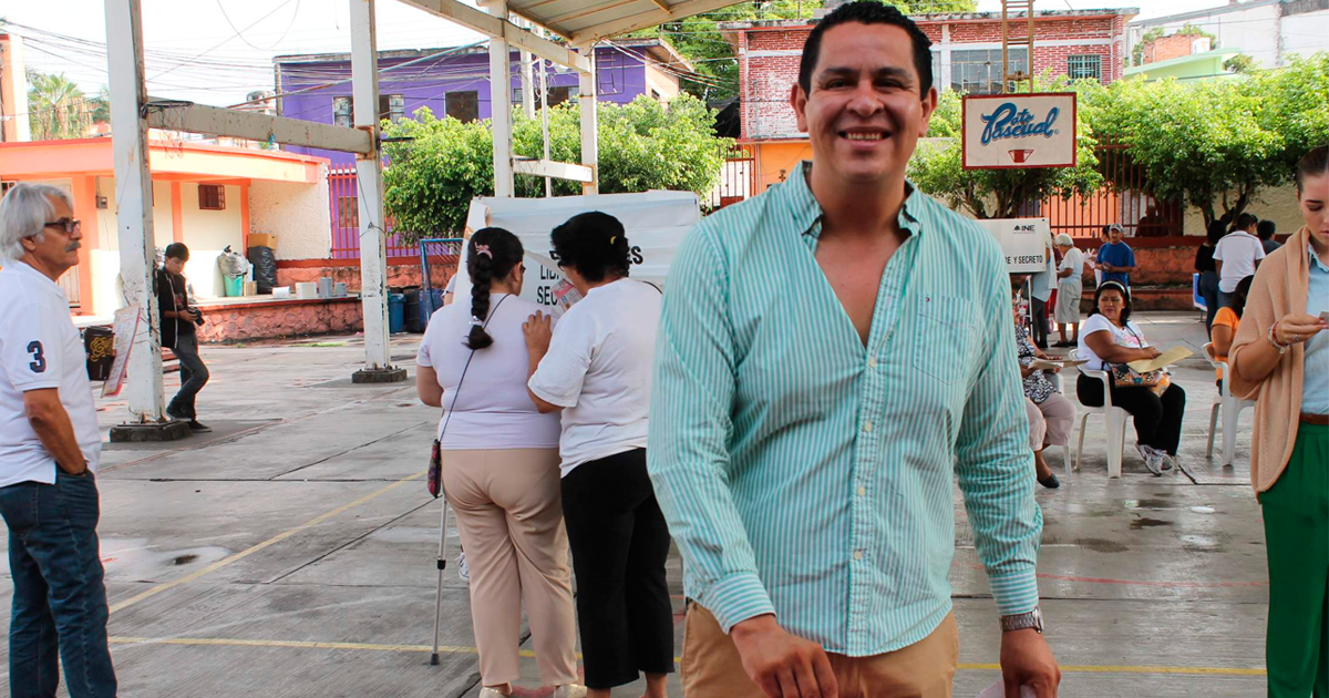 Se presenta alcalde electo de Jojutla con cuerpo policiaco