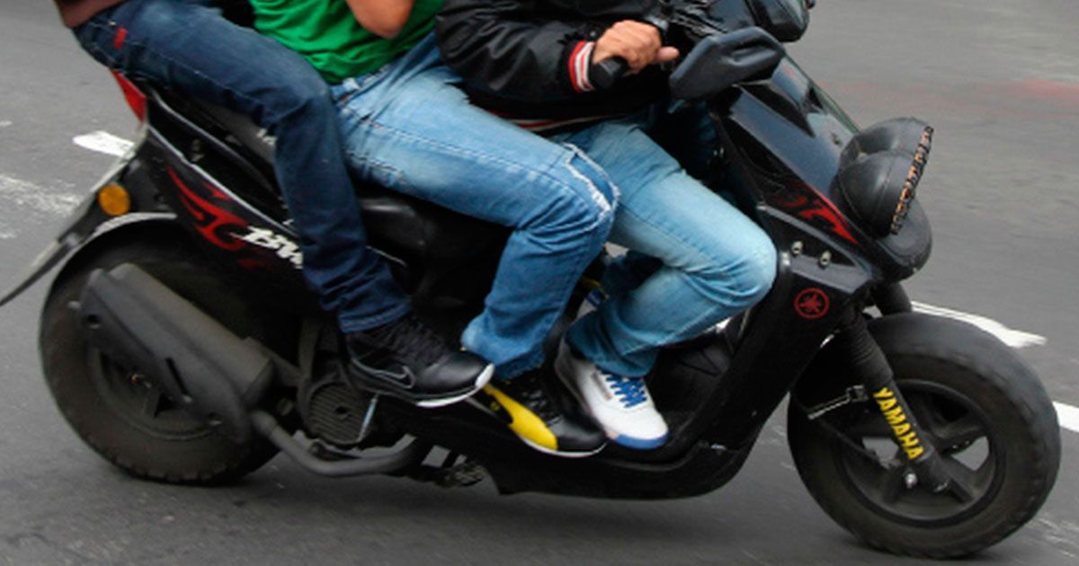 Van contra motocicletas irregulares en Morelos