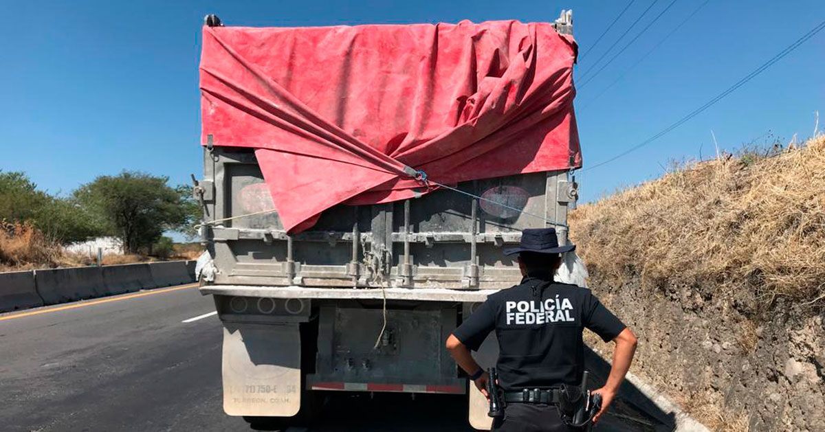 Detienen a chofer con pipa y sustancias psicotrópicas