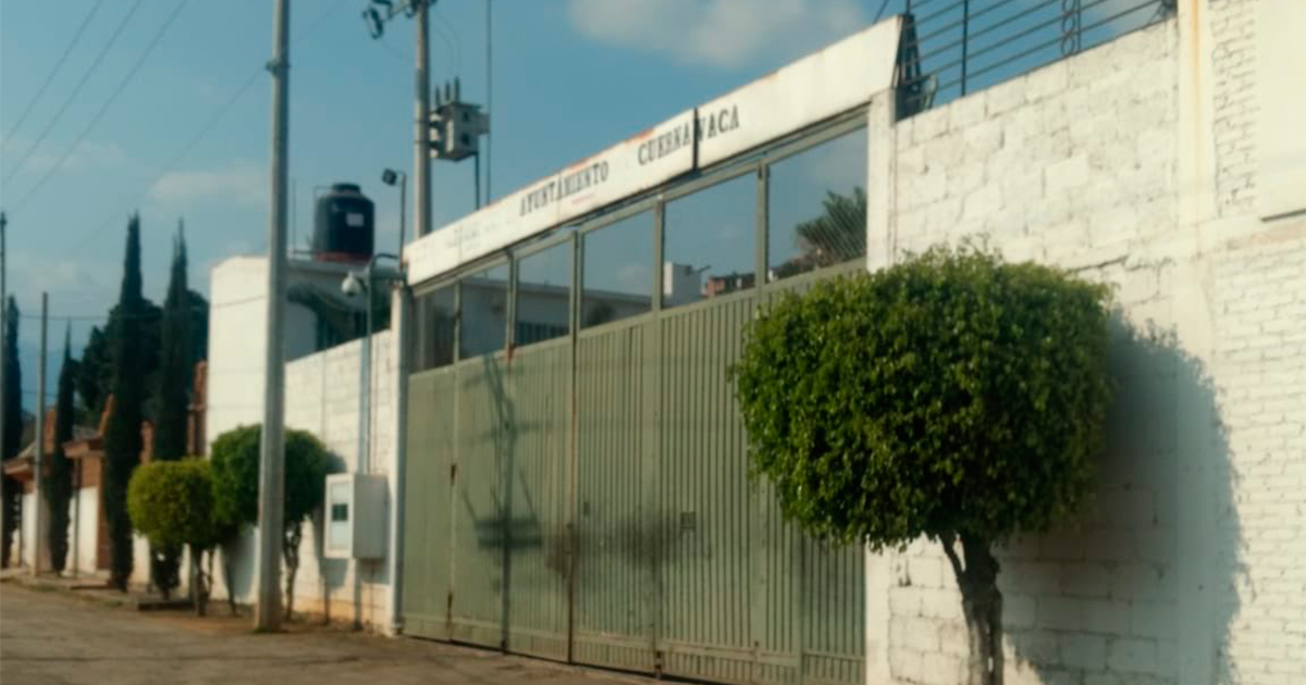 Balean fachada de bodega de camiones en Cuernavaca