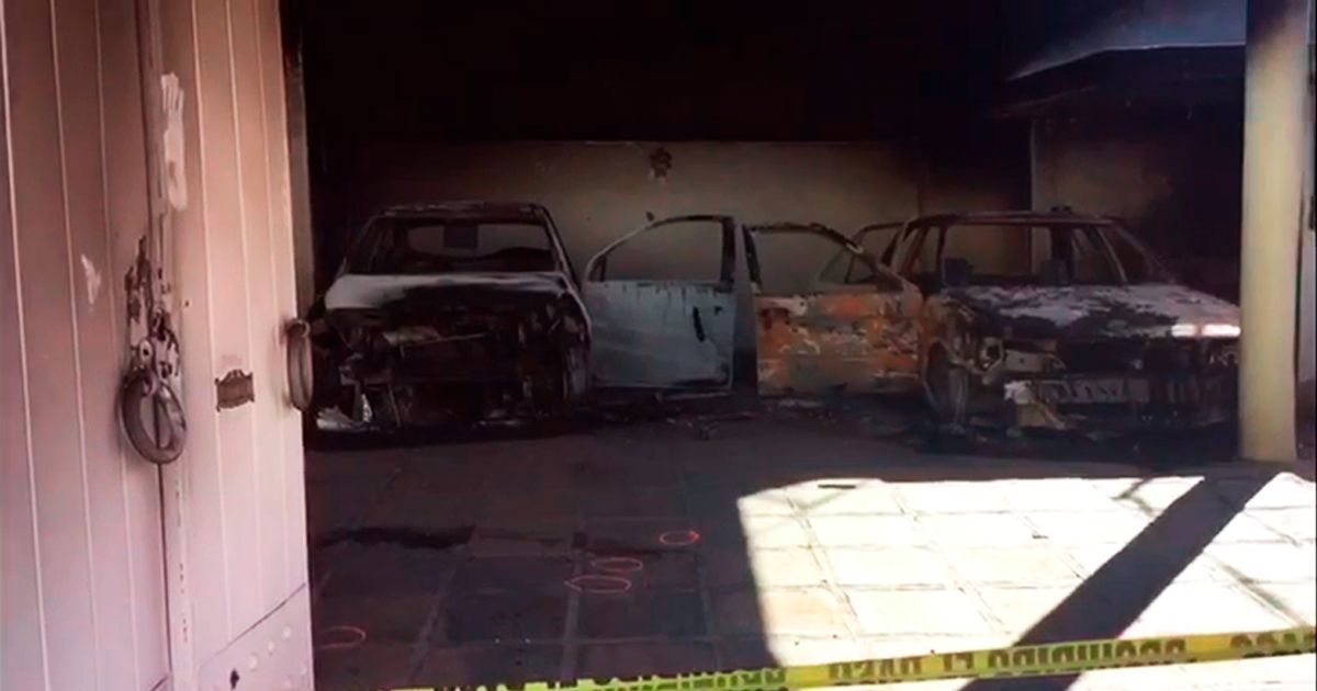 Balean domicilio en Cuernavaca e incendian vehículos