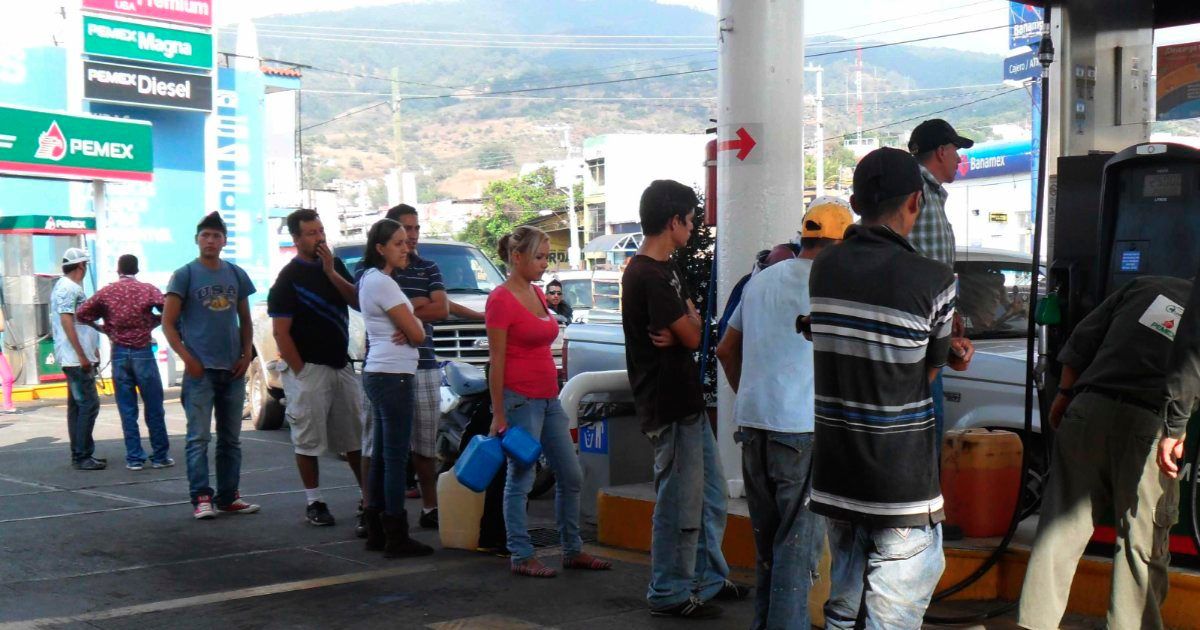 Un “viacrucis” el desabasto de gasolina