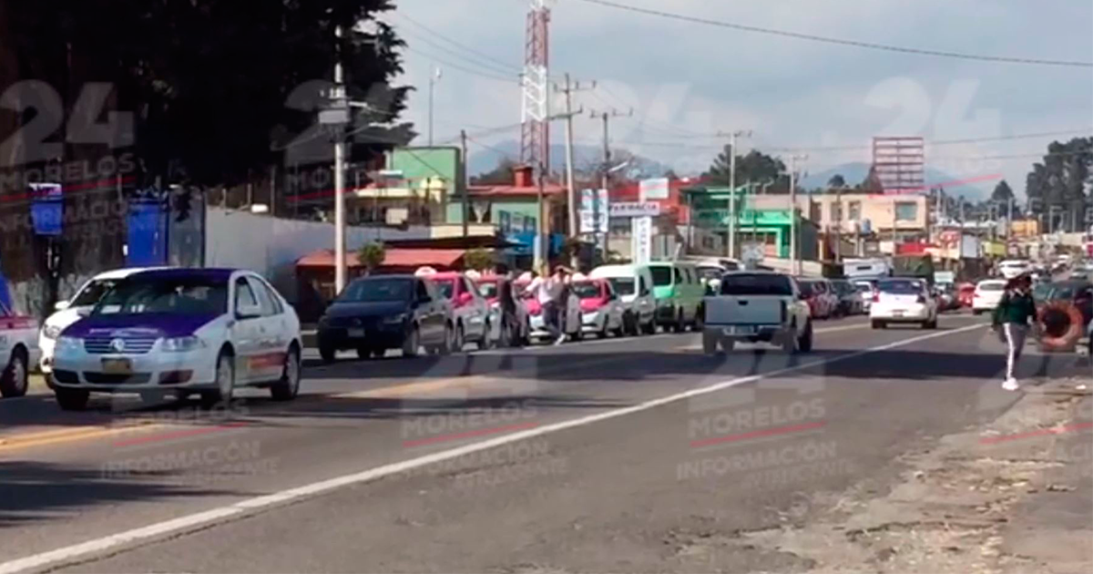 Llegan automovilistas a Morelos para cargar gasolina