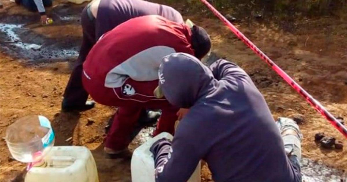 Recogen huachicol en ducto perforado en Hidalgo