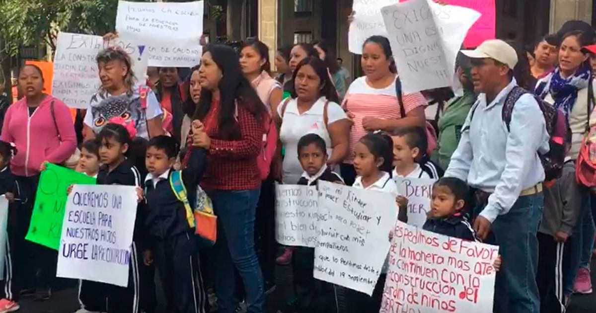 Protestan en Cuernavaca para exigir reconstrucción de Jardín de Niños