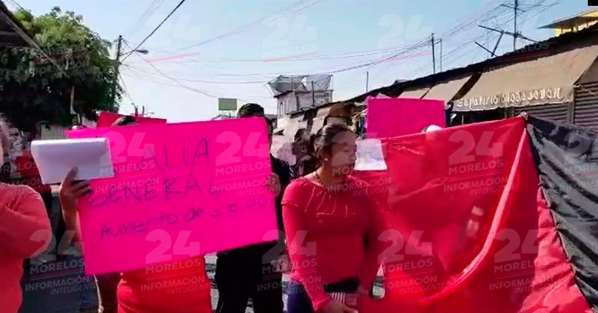 Realizan marcha trabajadores de FGE