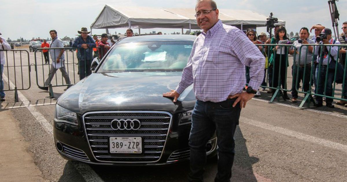Venden auto de Calderón y Peña en subasta