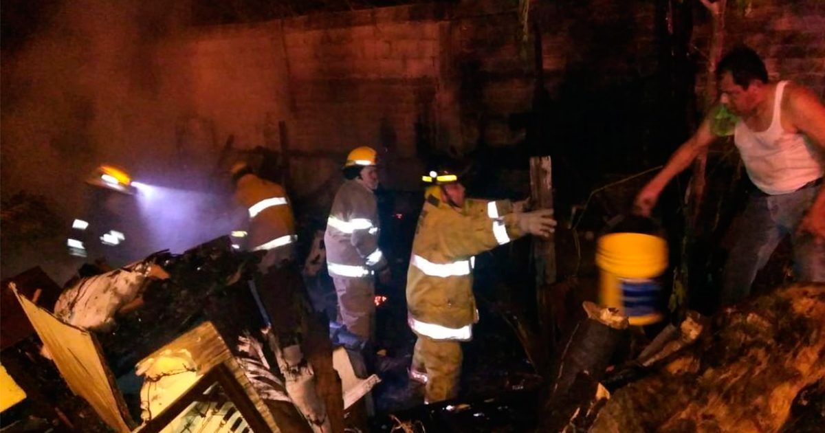 Atiende PC Cuernavaca incendio y caída de árbol