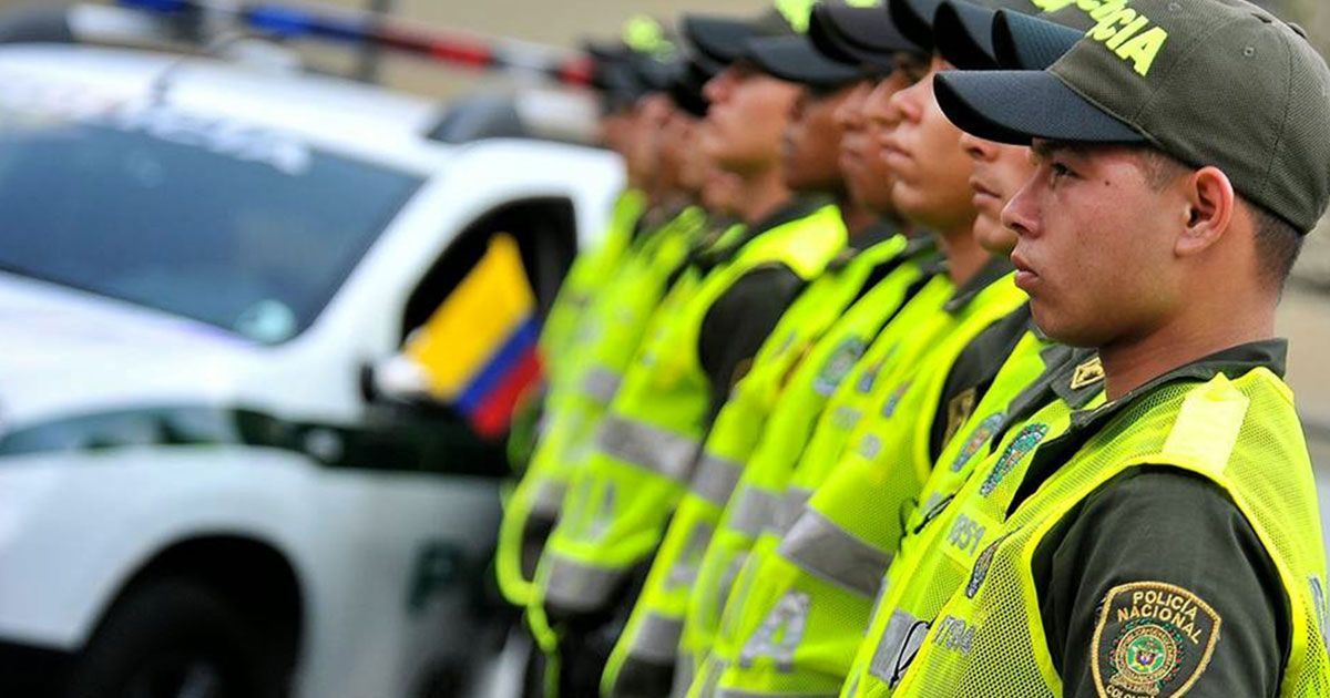 Madre entrega a su hijo a la policía