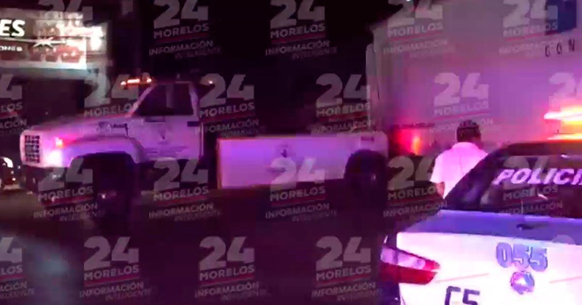 Cae caja de tráiler sobre Bulevar Cuauhnáhuac