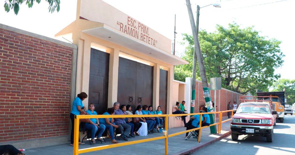 Toman profesores primaria en Zacatepec