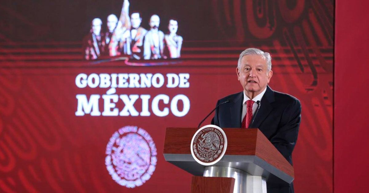 Reafirma AMLO su compromiso con los maestros