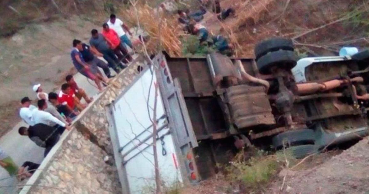 Familiares de migrantes accidentados en Chiapas piden sus cuerpos