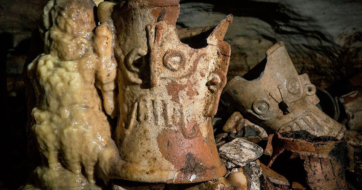 Encuentran cueva en Chichen Itzá con vasijas casi intactas