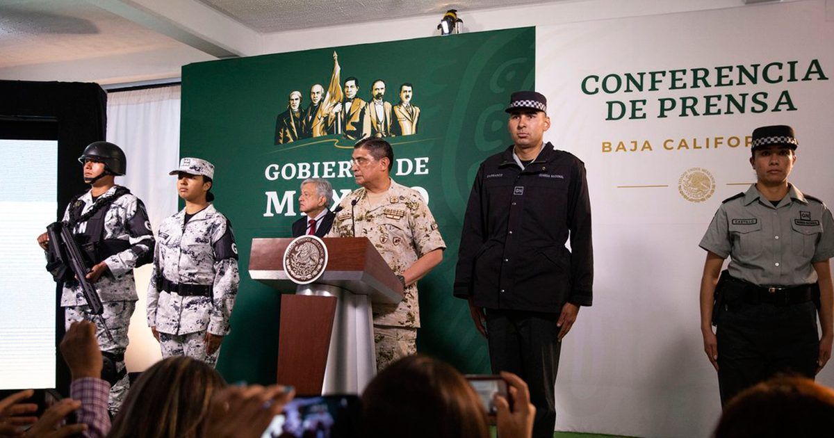 Presenta AMLO uniforme de la Guardia Nacional