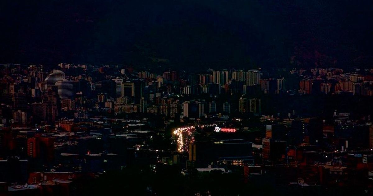 Continúa Venezuela sin luz y agua