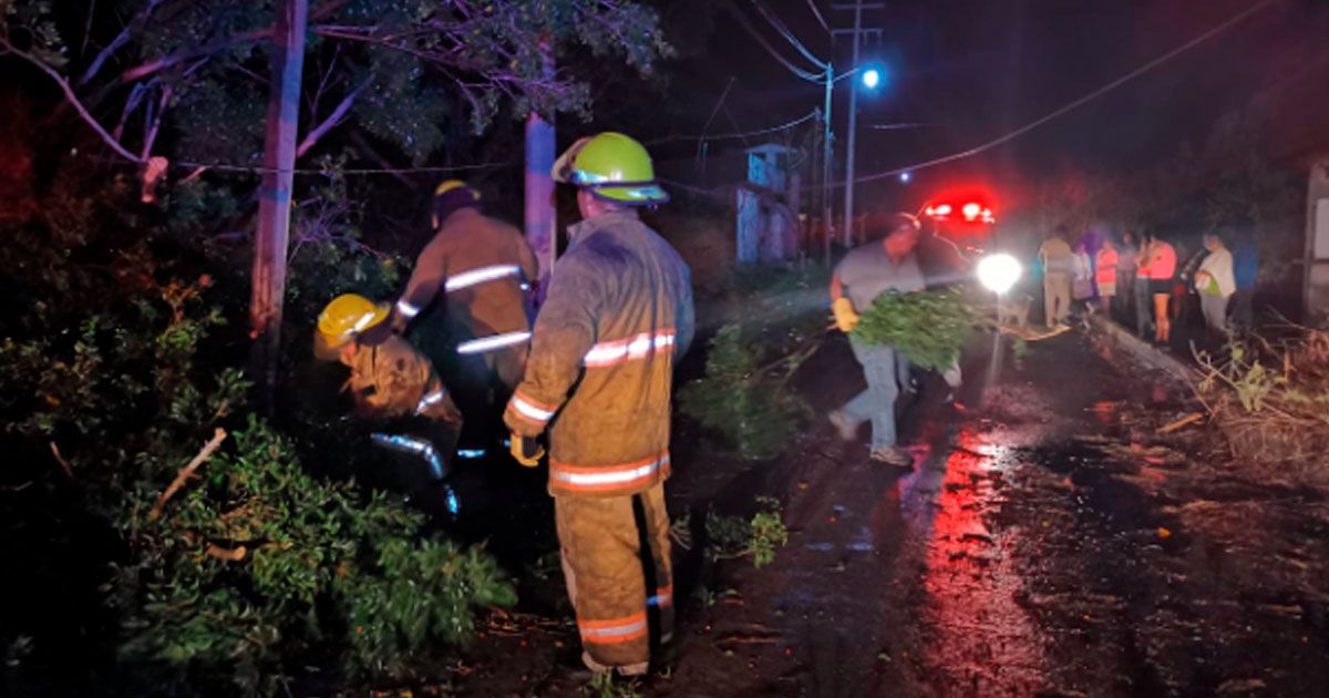 Fuertes vientos y tormenta eléctrica en Morelos