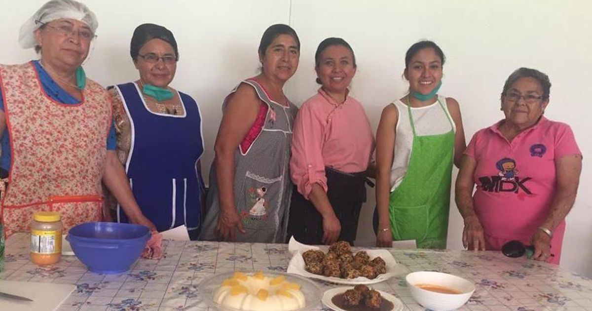 Capacitan a adultos mayores en cocina saludable