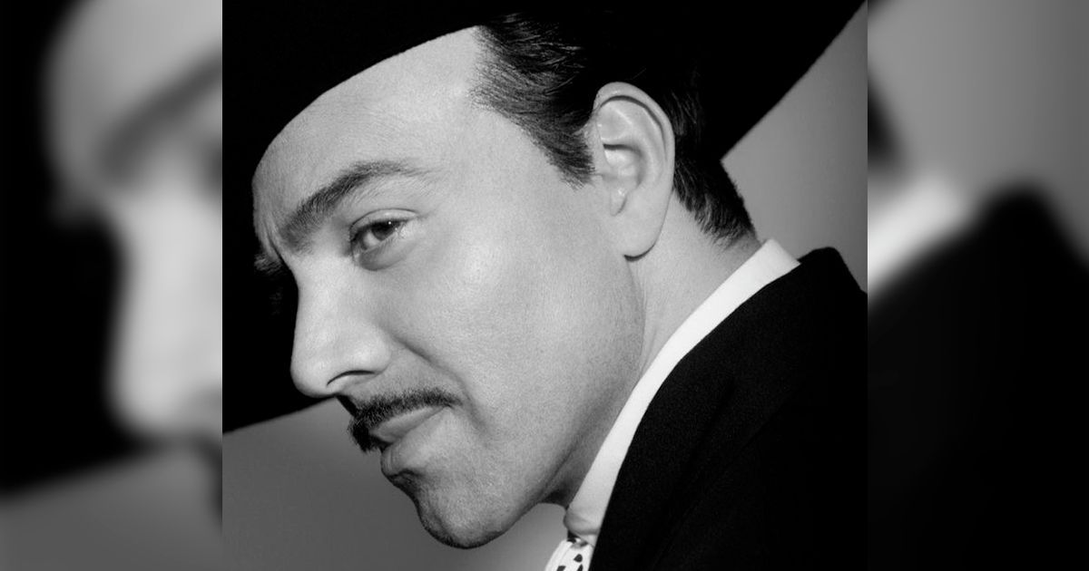 ¡Omar Chaparro se convierte en Pedro Infante!