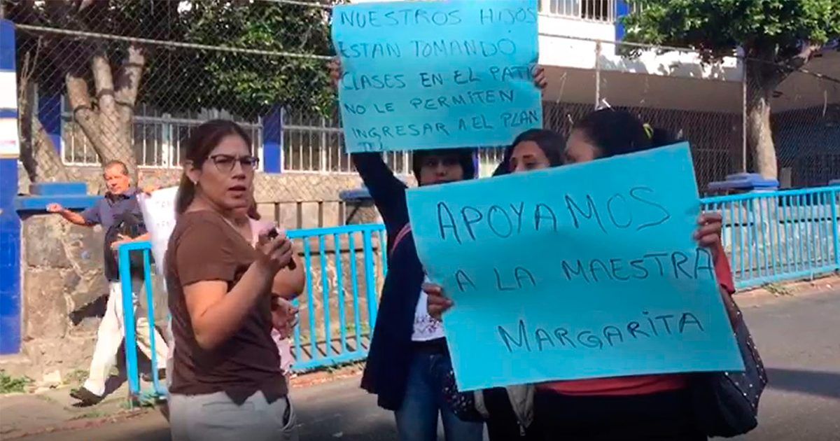 Cierran padres de familia Avenida Emiliano Zapata