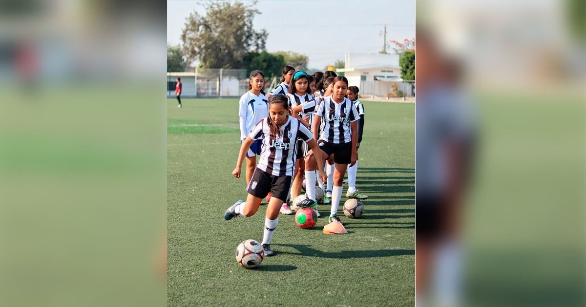Equipo de fútbol femenil de Zacatepec busca recursos para asistir a Torneo Nacional