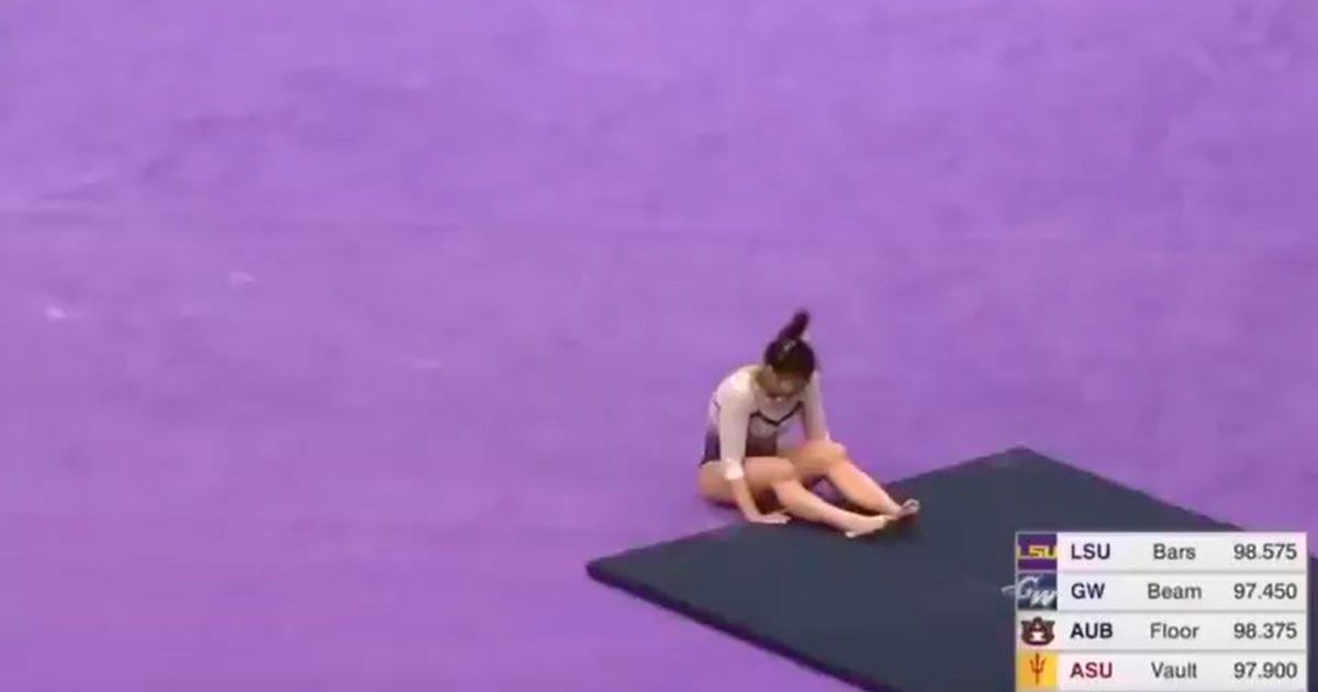 Gimnasta se rompe ambas piernas