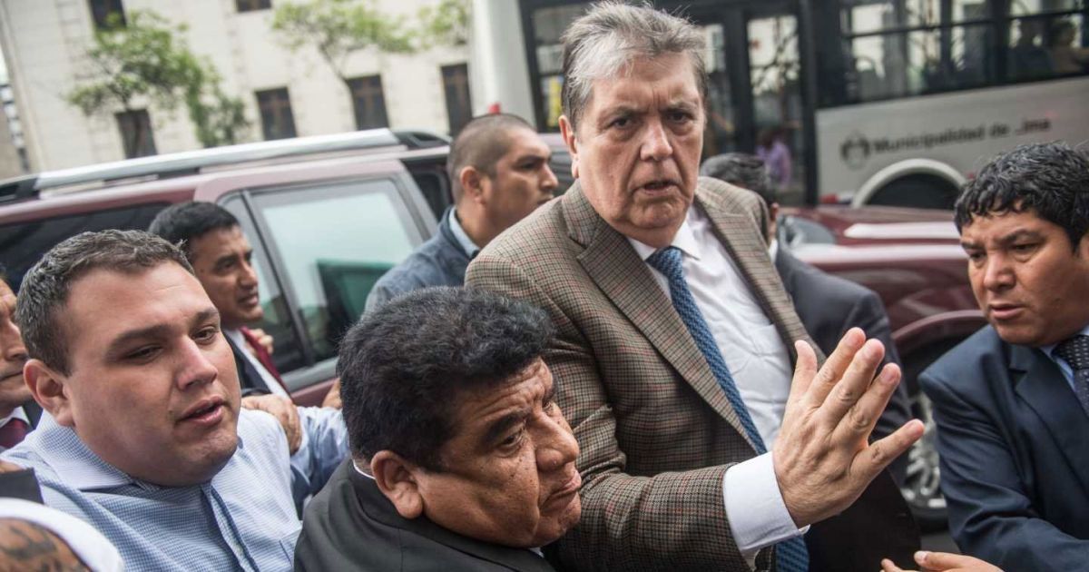 Expresidente se dispara en la cabeza para no ser detenido