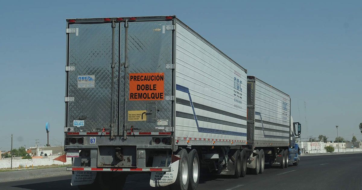 Doble remolques podrían dejar de circular en México