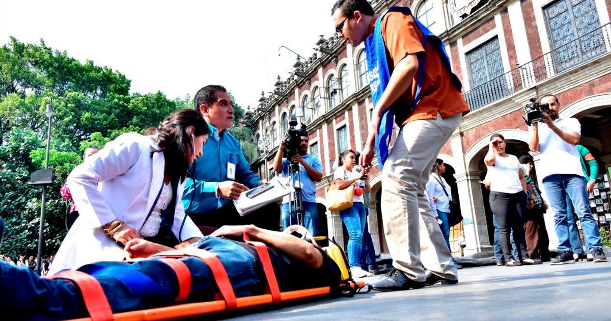 Realizan simulacro en Palacio de Gobierno en Morelos