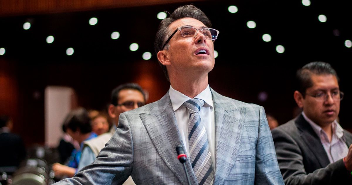 Pide Sergio Mayer apoyo a ¡La vaquita amarilla!