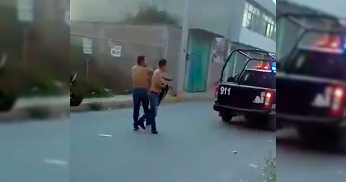 Desarman y disparan a policías en Ecatepec