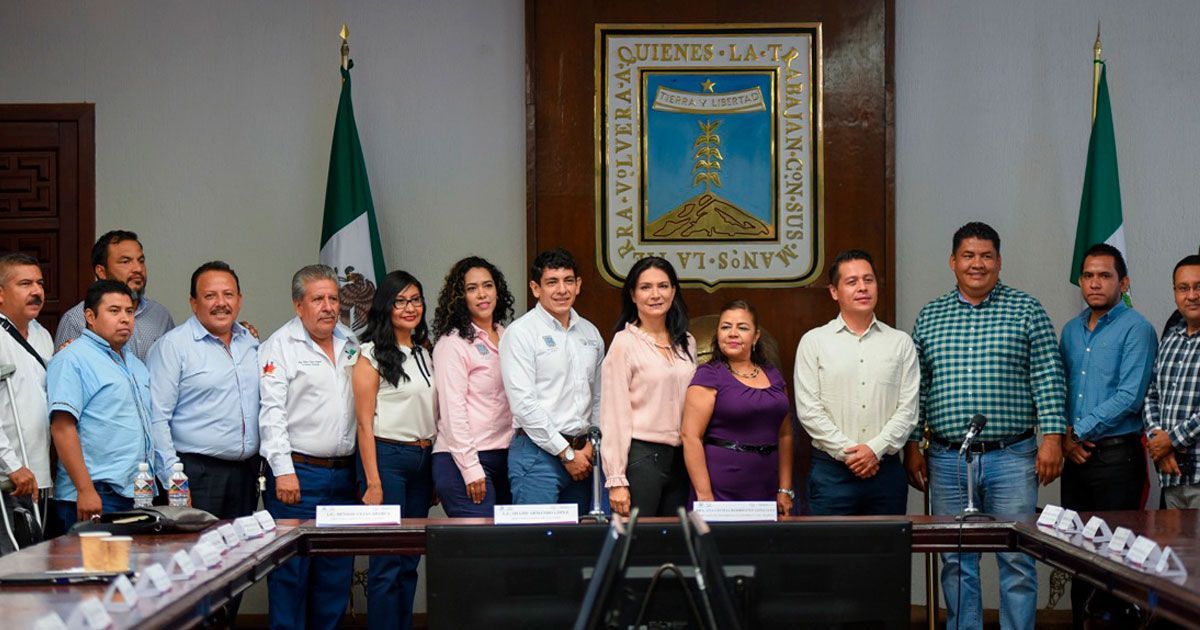 Concreta CEMER firma en materia regulatoria con municipios