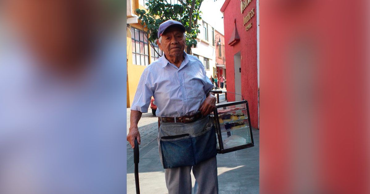 Don Santos Trinidad, más de 60 años vendiendo gelatinas en Cuernavaca
