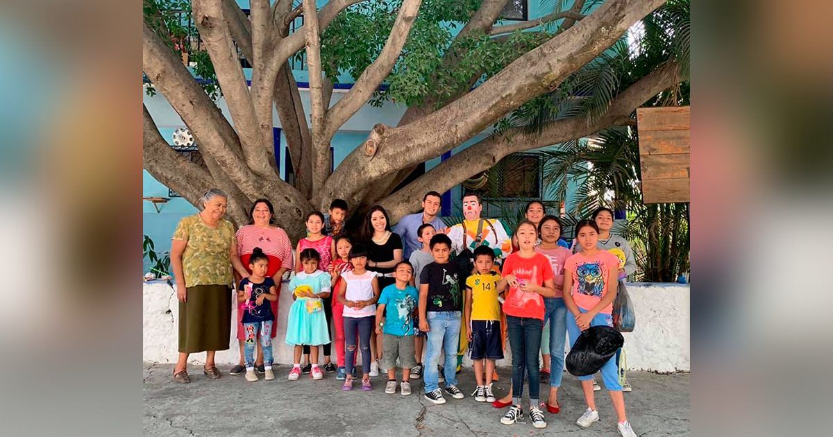 Regalan sonrisas a niños en Emiliano Zapata