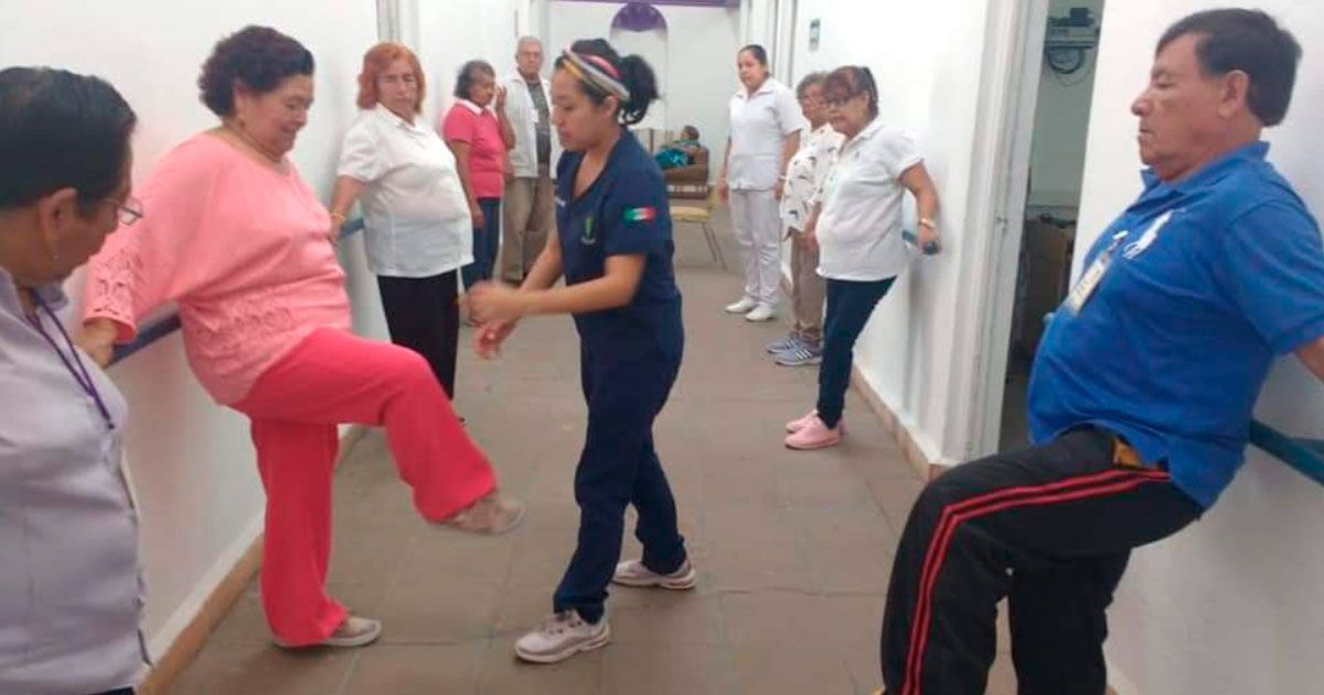 Atiende DIF a adultos mayores