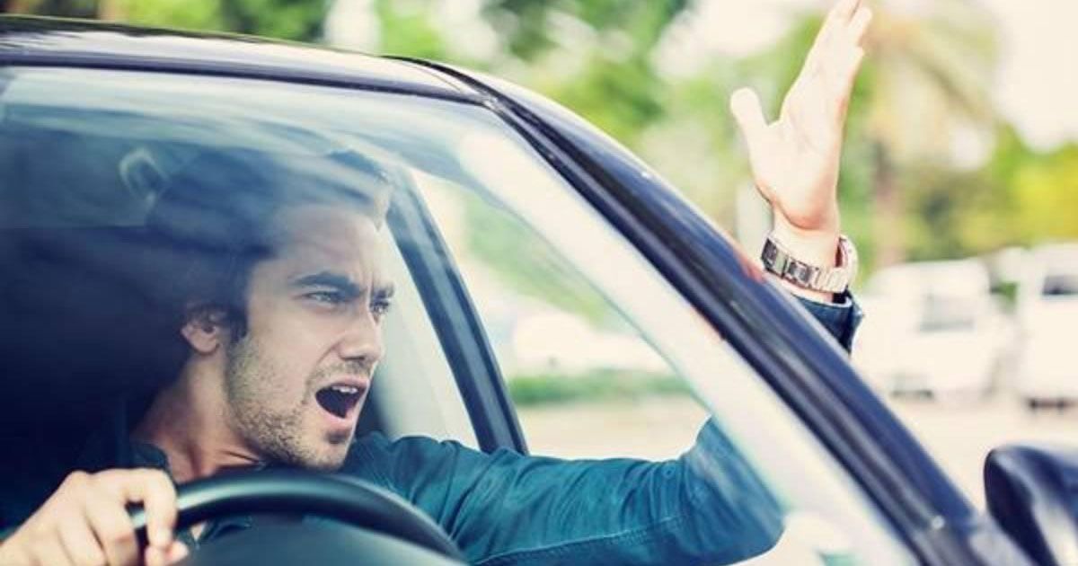 No ganas nada si te enojes mientras conduces