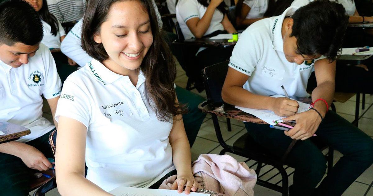 Bachilleres se prepara para Olimpiada Estatal de Química