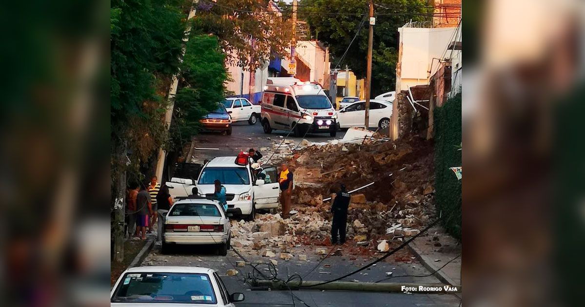 Colapsa barda en Cuernavaca