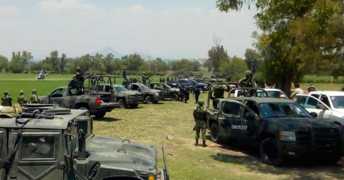 Ciudadanos impiden a Ejército decomisar huachicol