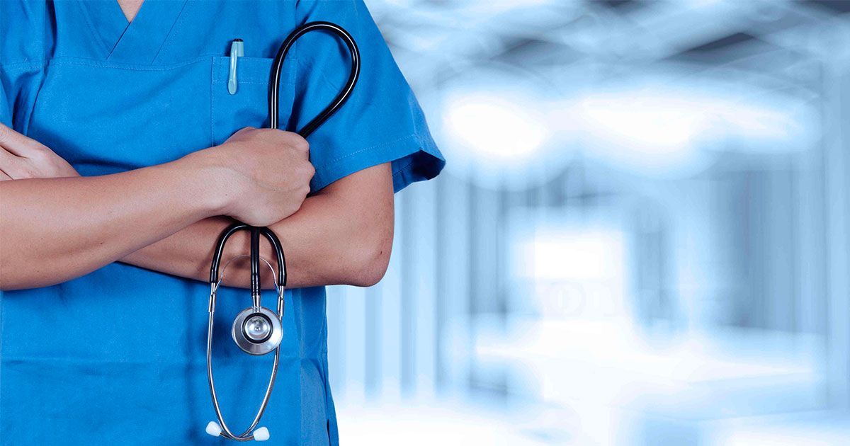 Reducirán becas a pasantes de medicina y enfermería