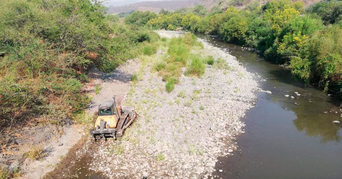 Realizan trabajos de limpieza y desazolve de ríos y barrancas