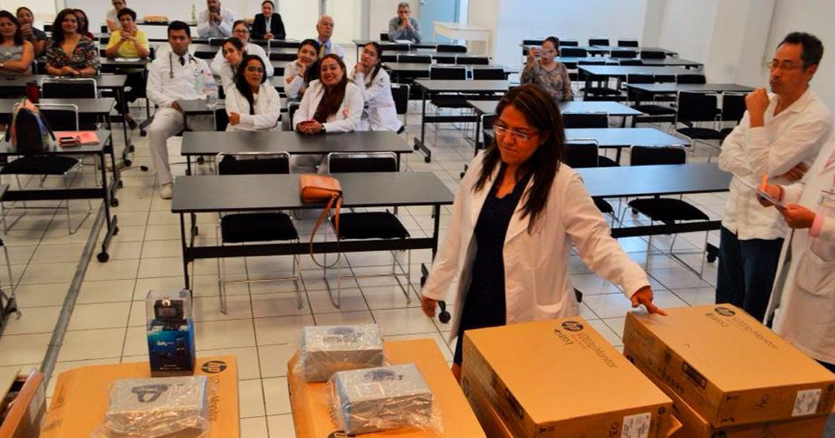 Dona UAEM equipo tecnológico a Hospital en Cuernavaca