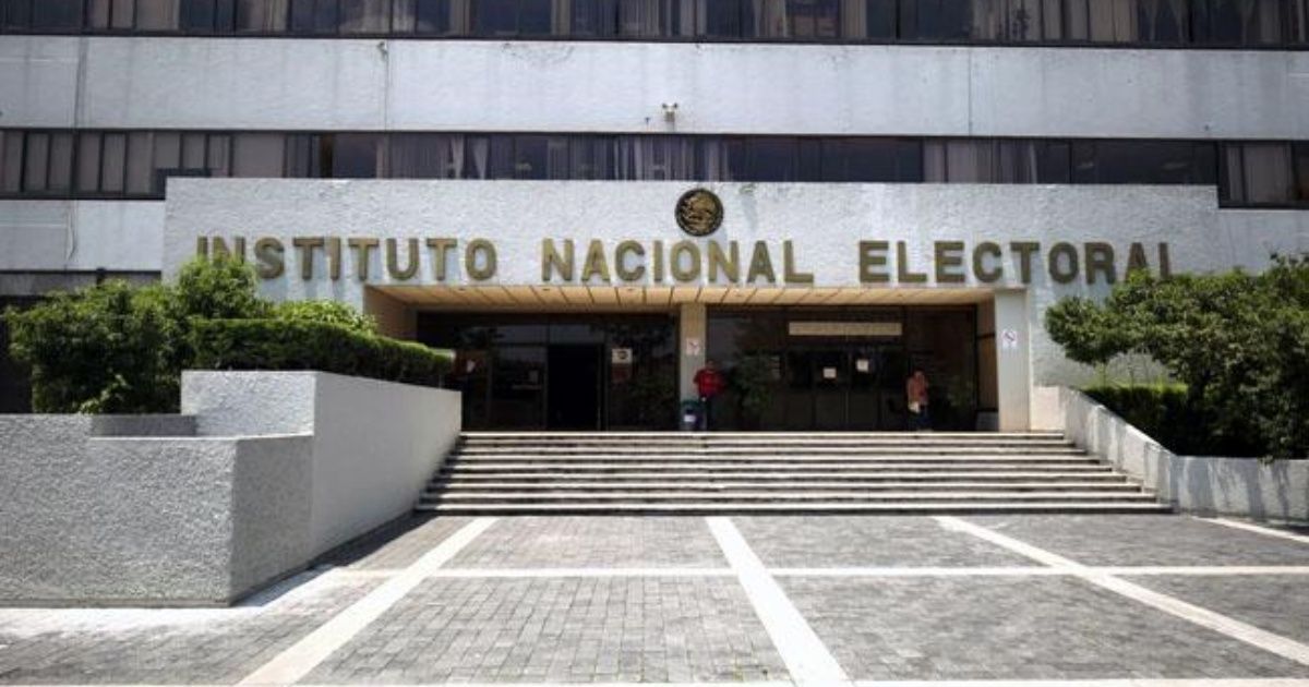 Adjudica INE contrato millonario para producción de credenciales