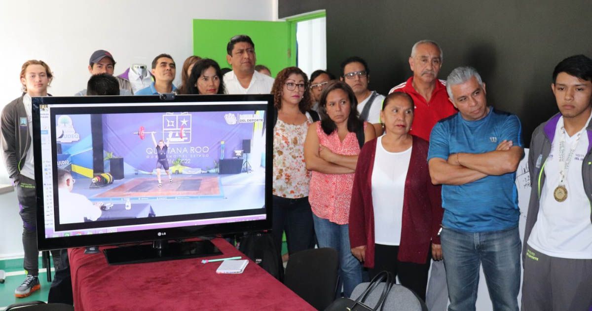 Jóvenes morelenses son reconocidos por del INDEM