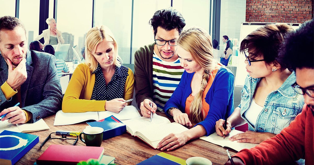 Invitan a jóvenes a emprender su propio negocio