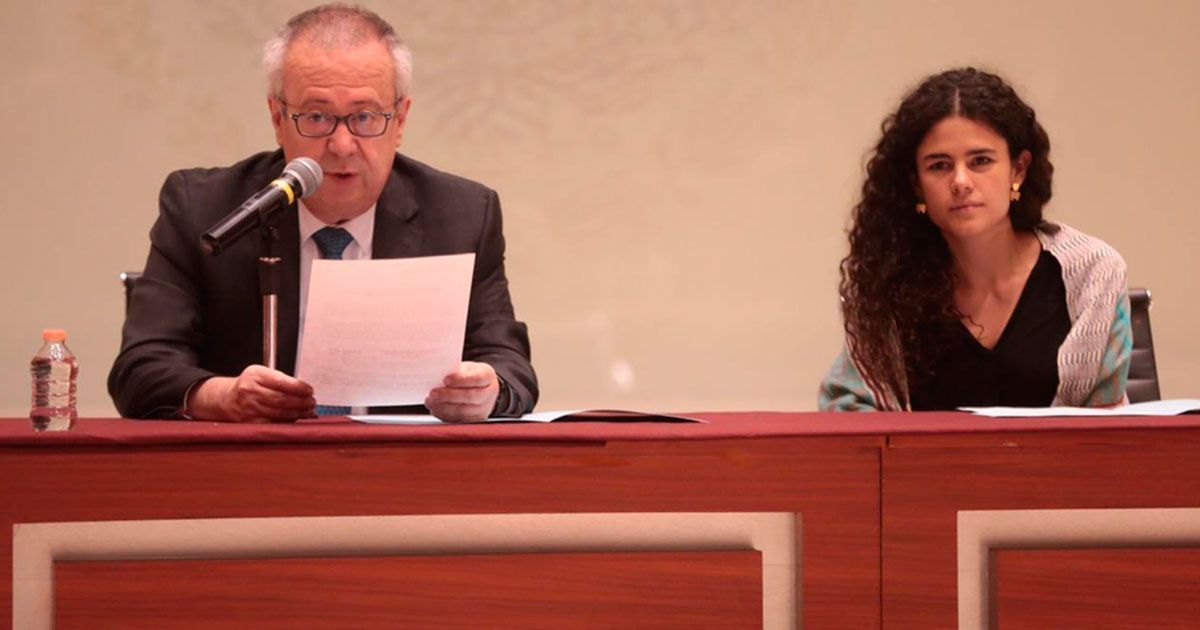 Anuncian aumento salarial a servidores públicos