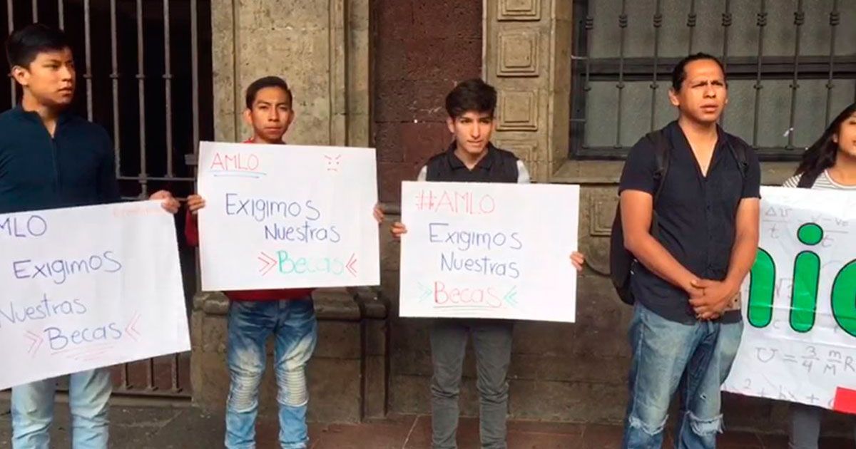 Estudiantes anuncian marcha por cancelación de becas