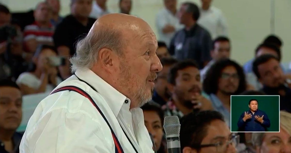 Reaparece Óscar Cadena en las mañaneras de AMLO