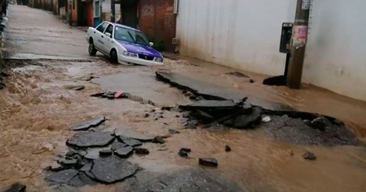 Lluvias en Cuernavaca rompen pavimento